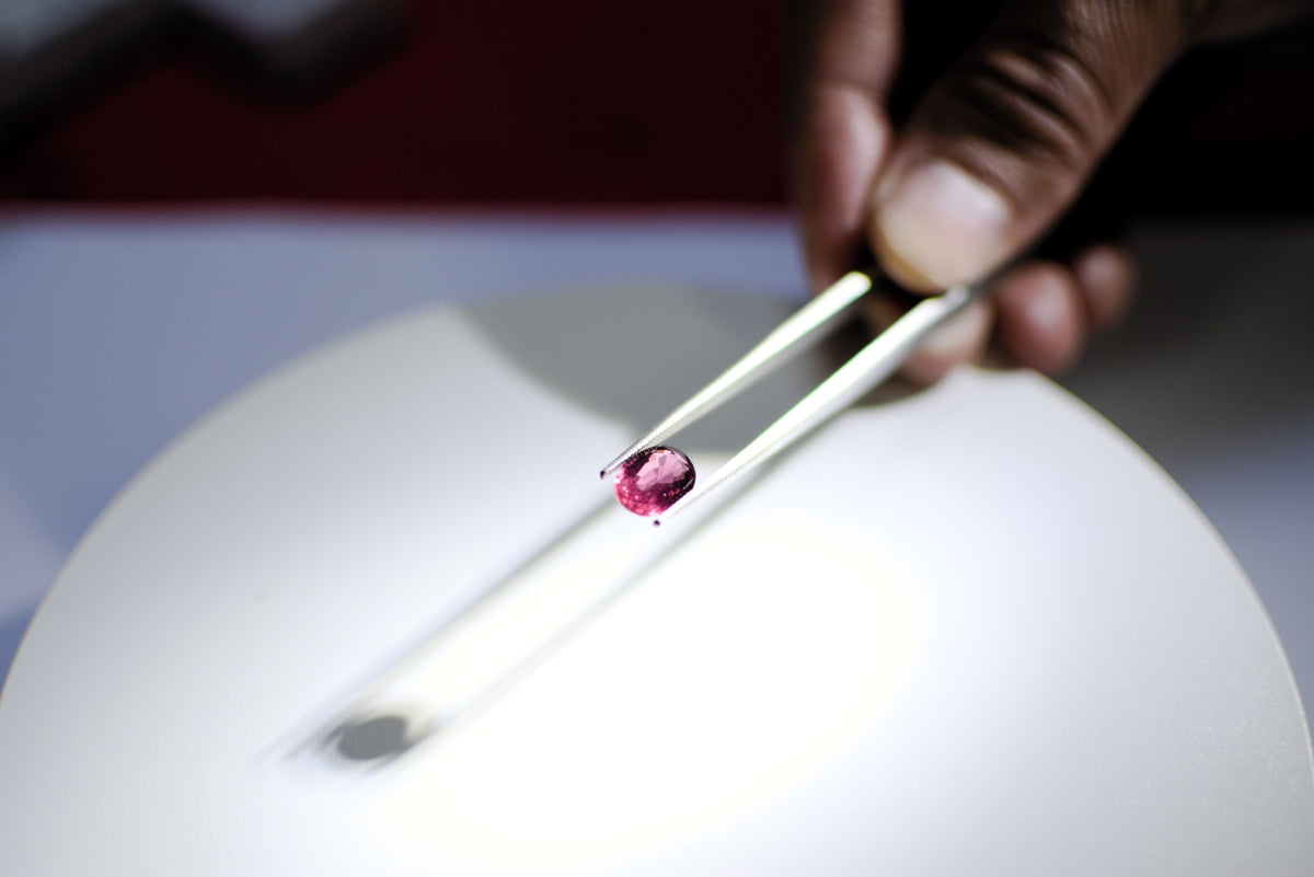 Octobre, ou les deux visages de la lumière : opale et tourmaline rose