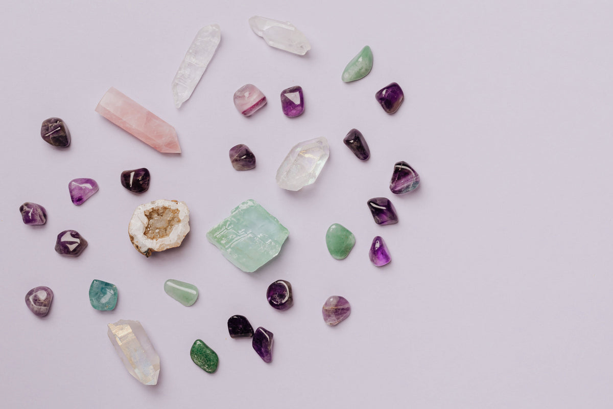 Pierres de naissance : origines, croyances et significations, mois par mois